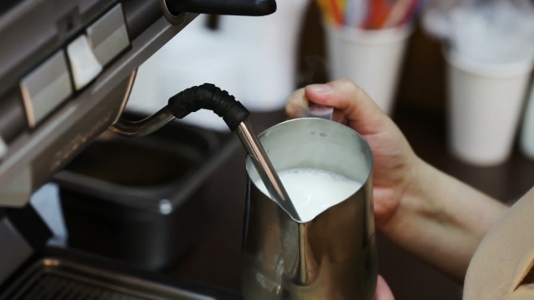 Steaming milk - frothing milk